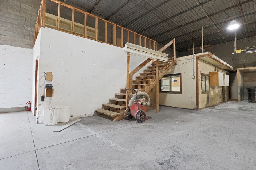 More Photos Of 800-850 Reynolds Ave, Columbus Warehouse For Lease