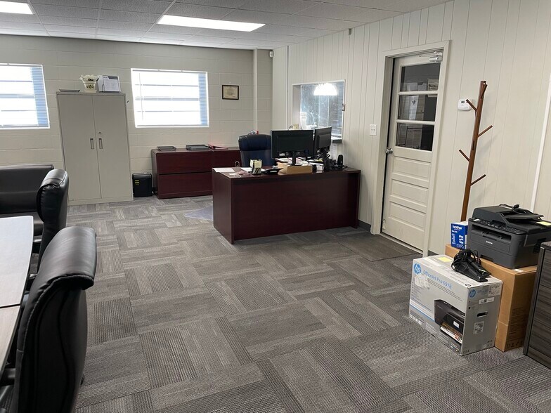 More Photos Of 385 E Washington St, Starke Industrial For Lease