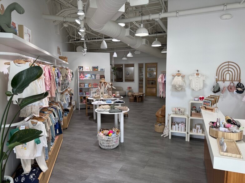 Primary Photo Of 5030 Champion Blvd, Boca Raton Restaurant For Lease