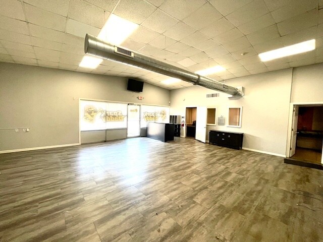 More Photos Of 3202 W Osage St, Pacific Freestanding For Lease