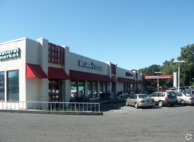 More Photos Of 2444-2460 Boston Post Rd, Larchmont Unknown For Lease