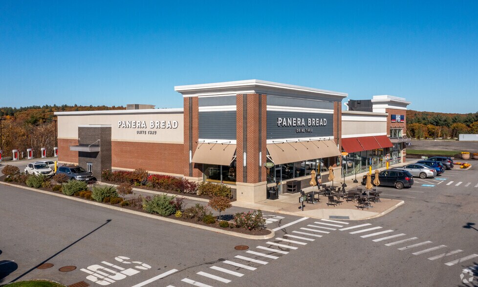 More Photos Of 1 Highland Cmn W, Hudson Unknown For Lease