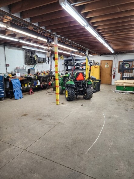 More Photos Of 11204 Royalton Rd, North Royalton Showroom For Lease