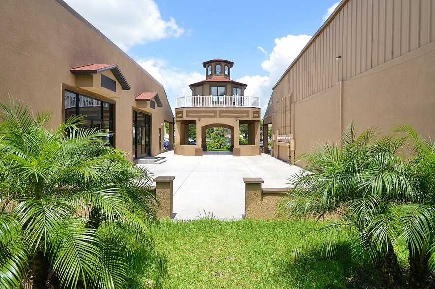 More Photos Of 351-355 N Ronald Reagan Blvd, Longwood Restaurant For Lease