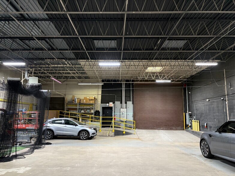 More Photos Of 222 Lake St, Oak Park Flex For Lease