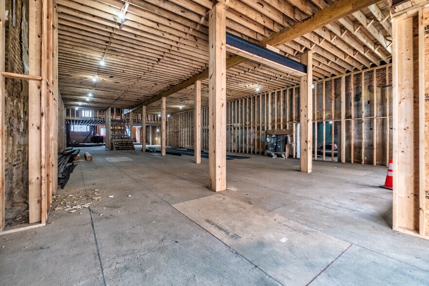 More Photos Of 177-179 N Main St, Russellville Storefront For Lease