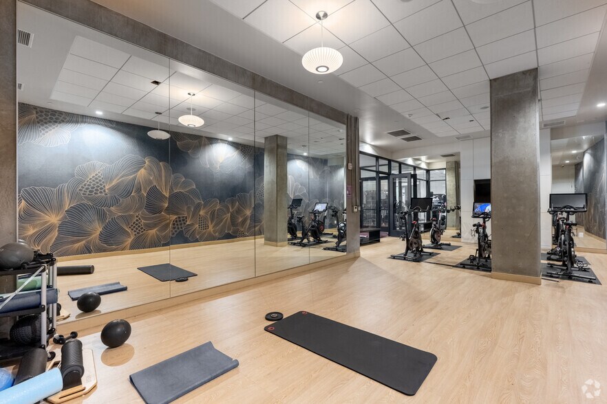 More Photos Of 1200 S Grand Ave, Los Angeles Apartments For Lease