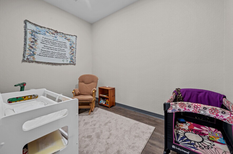 More Photos Of 1208 W Clayton St, Dayton Medical For Sale