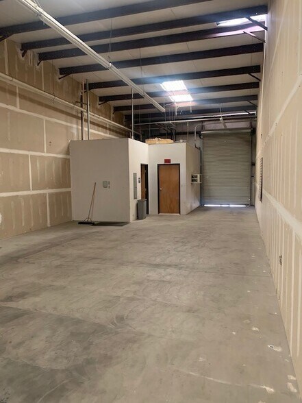 More Photos Of 3454 Alken St, Bakersfield Warehouse For Lease