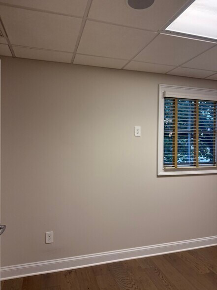 More Photos Of 215 Monmouth Rd, Oakhurst Office For Lease