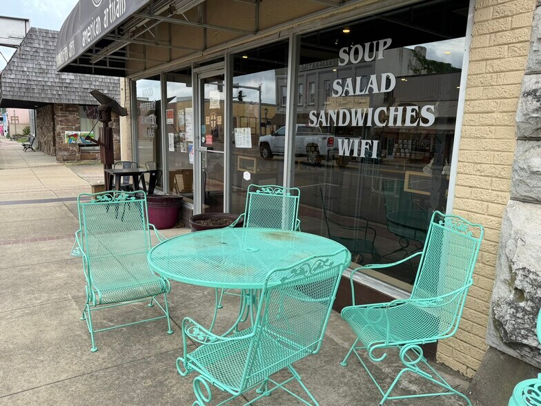 More Photos Of 615 Mena St, Mena Restaurant For Sale