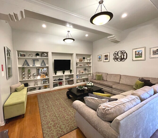 More Photos Of 624 Hilgard Ave, Los Angeles Apartments For Sale