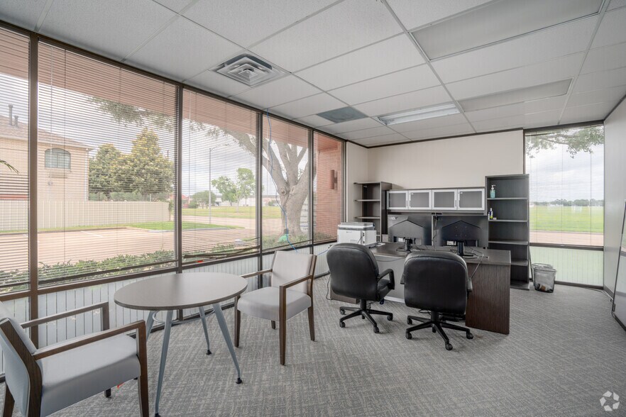 More Photos Of 10435 Greenbough Dr, Stafford Office For Lease