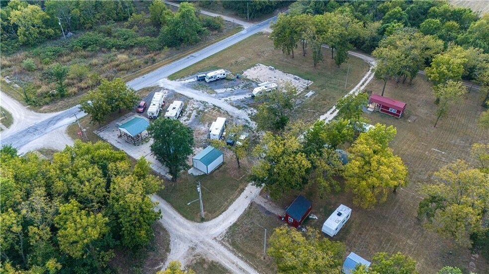 More Photos Of 74 2nd St, Moran Trailer Camper Park For Sale