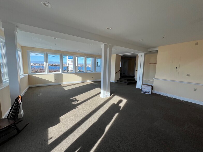 More Photos Of 402-404 Thames St, Groton Office For Lease