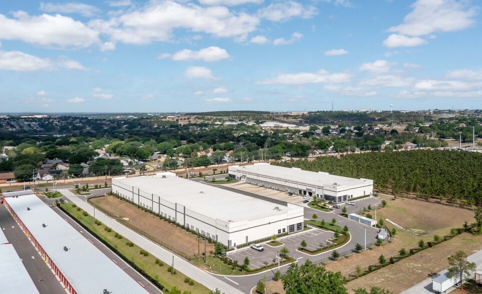 More Photos Of 12668 Hancock Rd, Clermont Warehouse For Lease