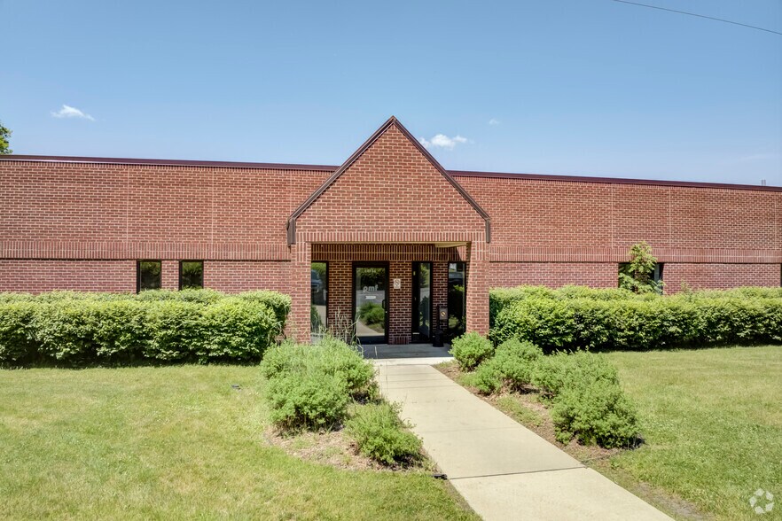 More Photos Of 10850 Hall Rd, Whitmore Lake Warehouse For Lease