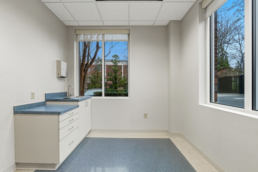 More Photos Of 3731 NW Cary Pky, Cary Medical For Sale