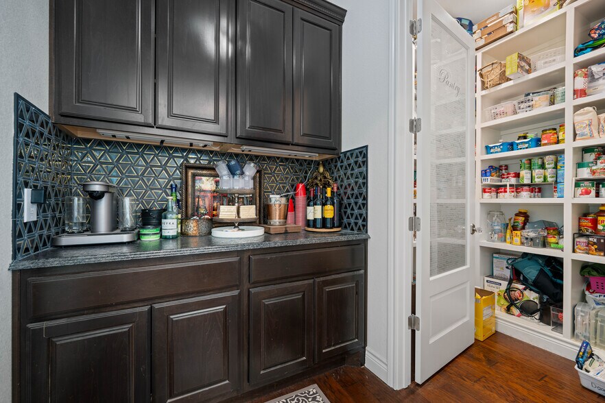 More Photos Of 741 County Road 159, Kenedy Flex For Sale