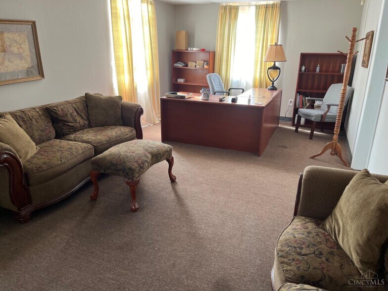 More Photos Of 1316 Chestnut St, Hamilton Industrial For Sale