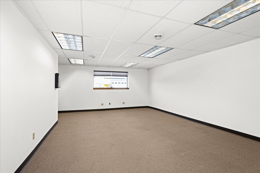 More Photos Of 1103 Avenue B, Cloquet Office For Lease