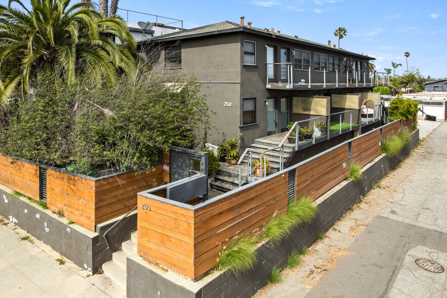 More Photos Of 250 3rd Ave, Venice Apartments For Sale