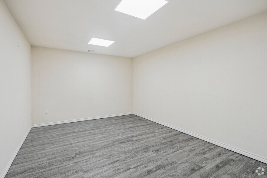 More Photos Of 10552 County Road 213, Forney Industrial For Lease