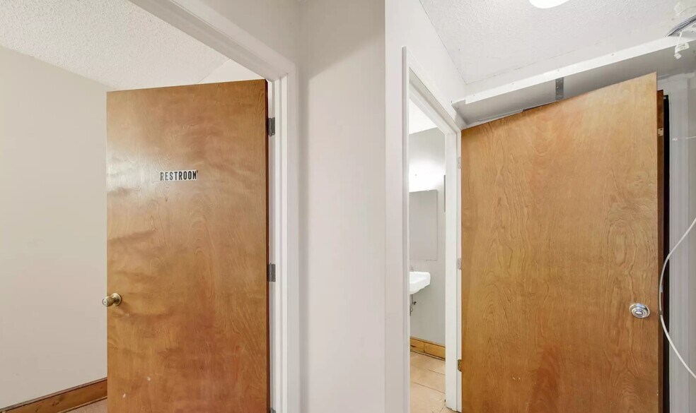 More Photos Of 209 W Barr St, Lancaster Office For Sale