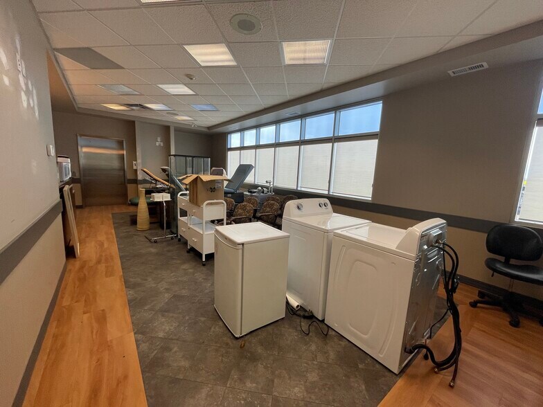 More Photos Of 3215 49 Ave, Red Deer Storefront For Lease