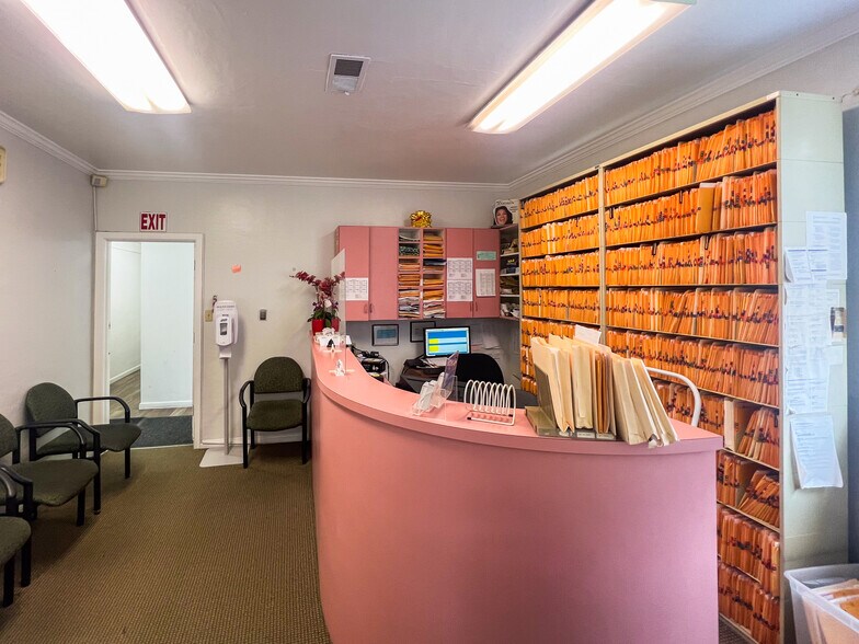 More Photos Of 160 Waverly Pl, San Francisco Storefront Retail Office For Lease