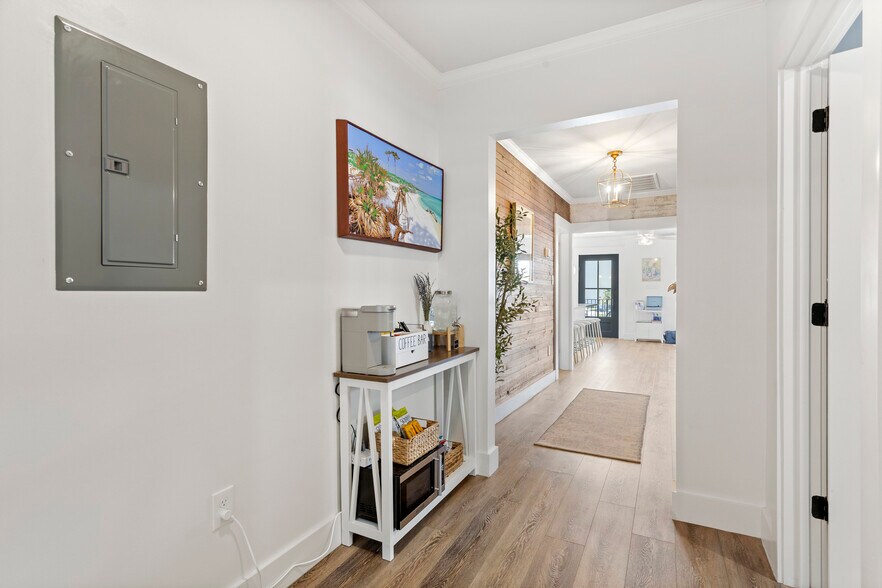 More Photos Of 782 Water St, Biloxi Office For Sale