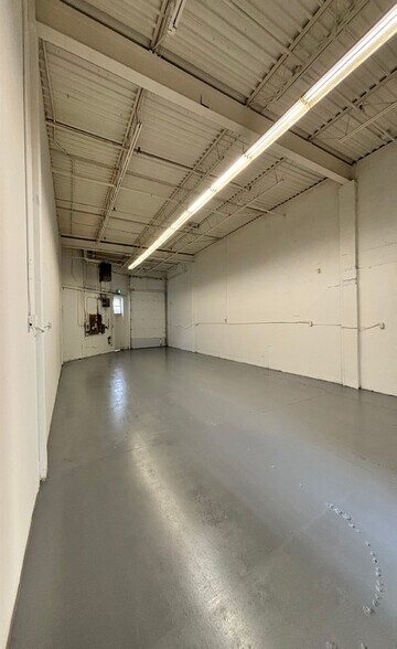 More Photos Of 100 Westmore Dr, Toronto Warehouse For Lease