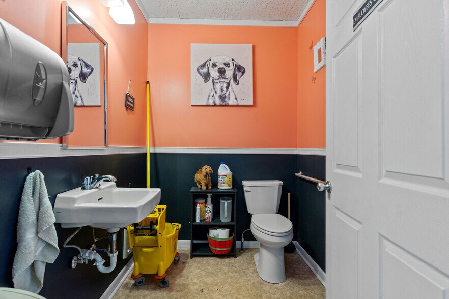 More Photos Of 109-111 Green St, Herkimer Office For Sale