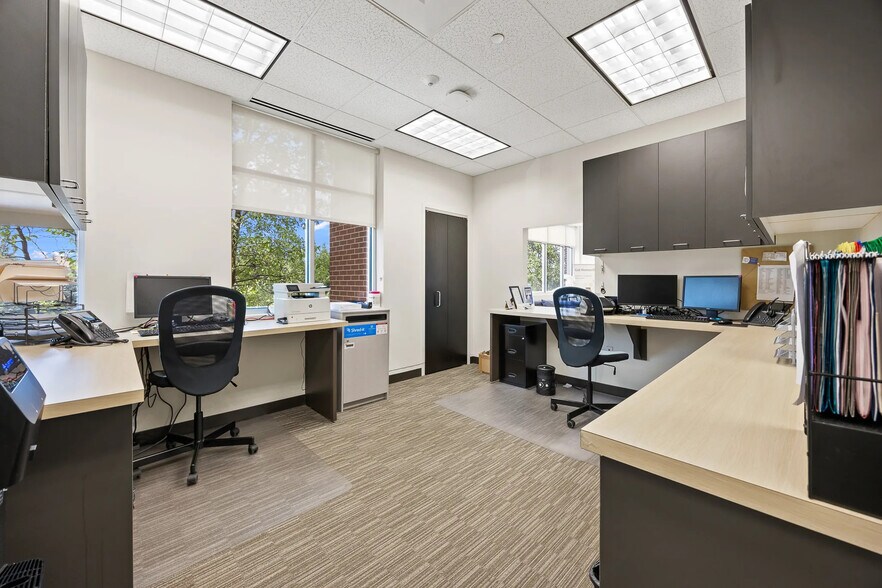 More Photos Of 2000 McDonald Rd, South Elgin Medical For Lease