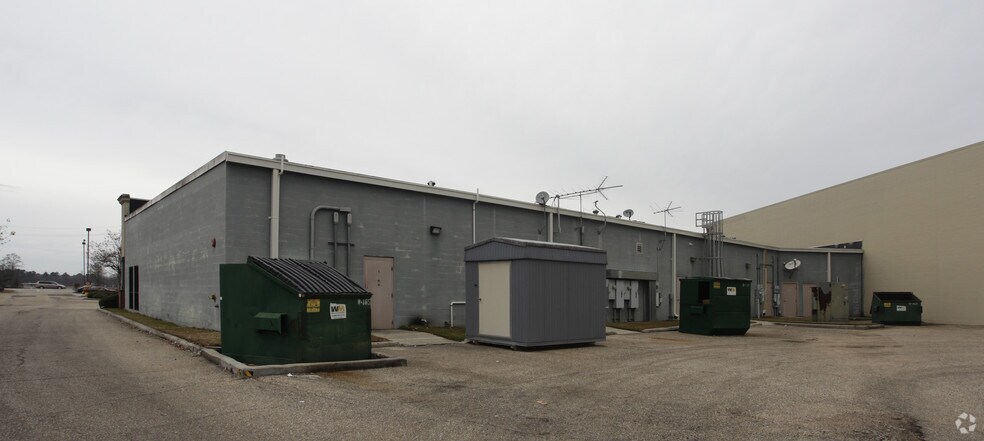 More Photos Of 19970 Highland Rd, Baton Rouge Department Store For Lease