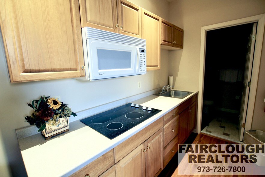 More Photos Of 430 Front St, Belvidere Hotel For Sale