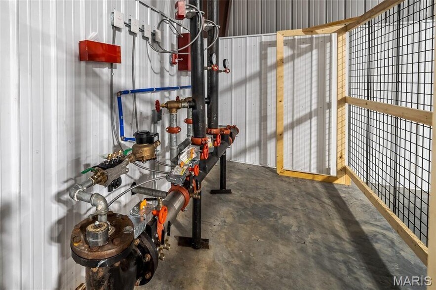 More Photos Of 100 Industrial Dr, New Haven Warehouse For Lease