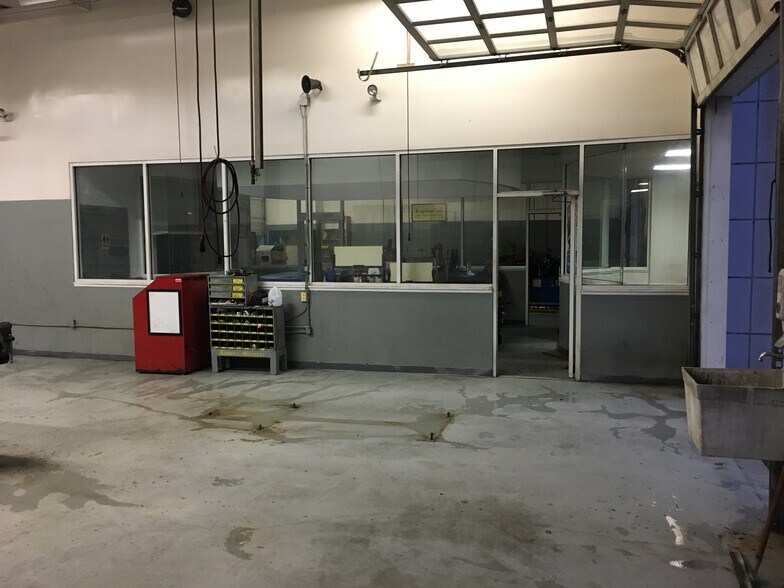 More Photos Of 2117 Shorter Ave SW, Rome Auto Repair For Sale