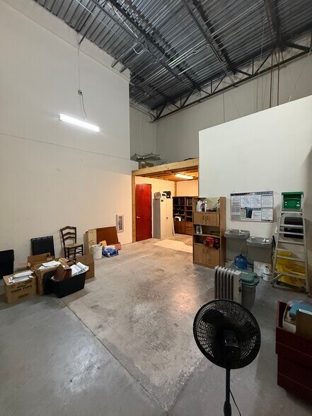 More Photos Of 1701-1745 Banks Rd, Margate Light Distribution For Lease