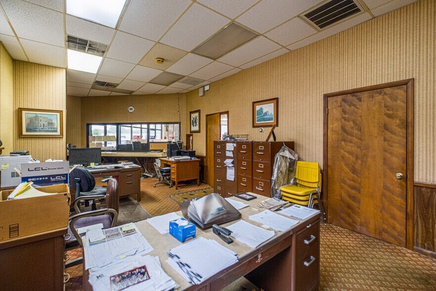 More Photos Of 100 Hopkinsville St, Russellville Freestanding For Sale