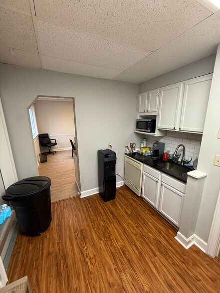 More Photos Of 6111 Peachtree Dunwoody Rd NE, Atlanta Office Residential For Sale