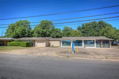 More Photos Of 737 Irby Ln, Irving Medical For Sale
