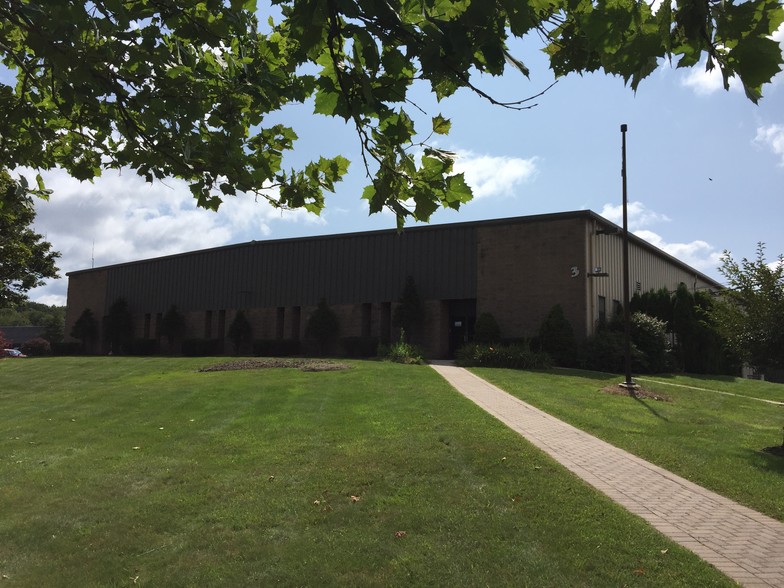 More Photos Of 3 Gold Mine Rd, Flanders Light Distribution For Lease