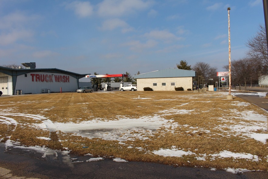 More Photos Of 6383 Lake Rd, Windsor Carwash For Sale