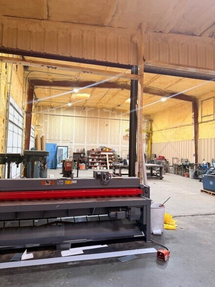 More Photos Of 413 Lee Rd, Mineral Wells Warehouse For Sale