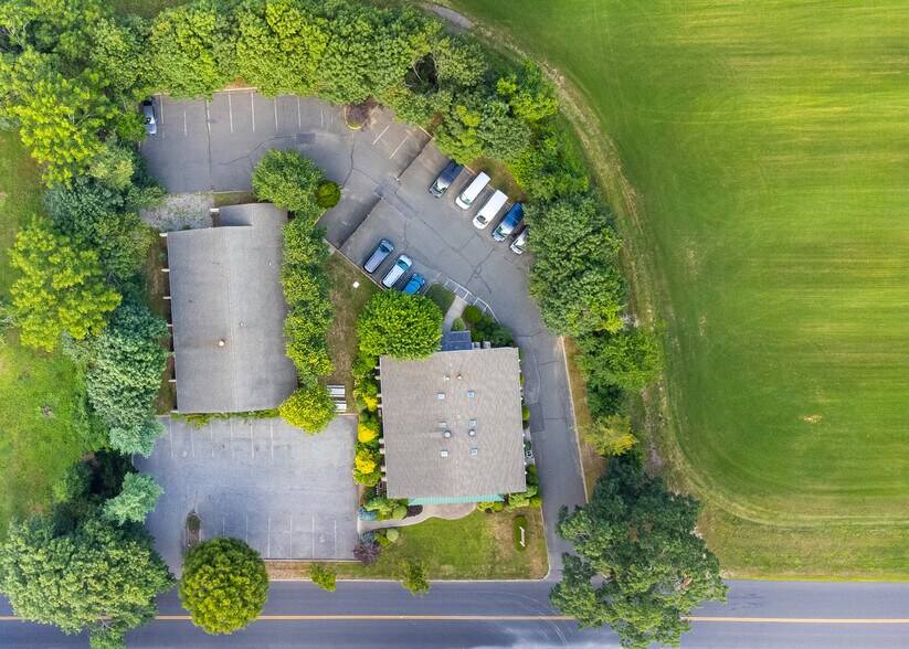 More Photos Of 446 Edwards Ave, Calverton Flex For Lease