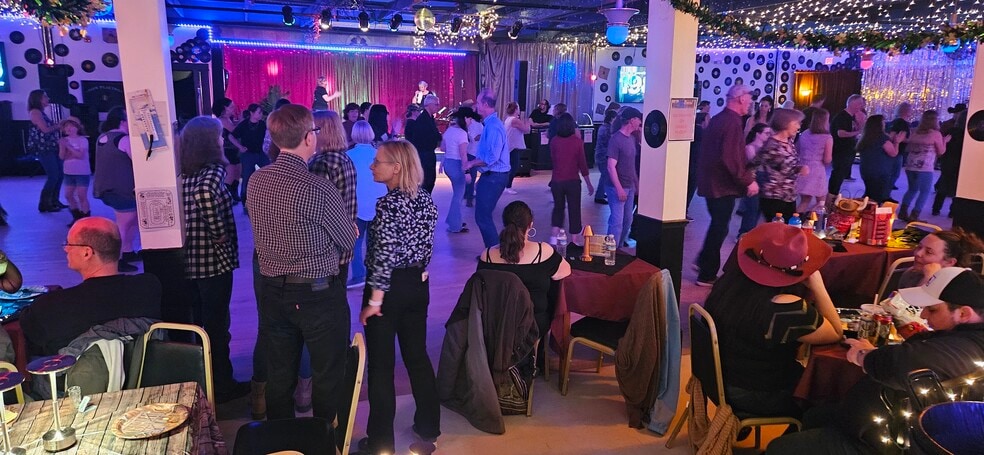 More Photos Of 22 Ash Swamp Rd, Newmarket Theater Concert Hall For Lease