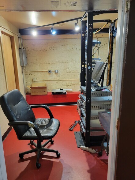 More Photos Of 909 6th St, Clarkston Storefront Retail Office For Lease