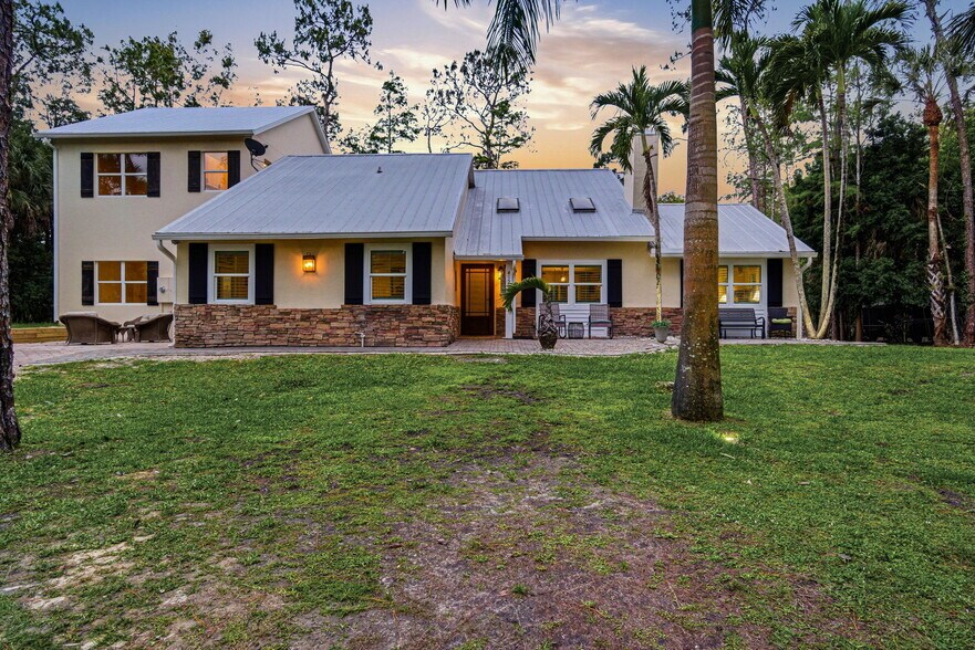 More Photos Of 4120 3rd Ave NW, Naples Apartments For Sale