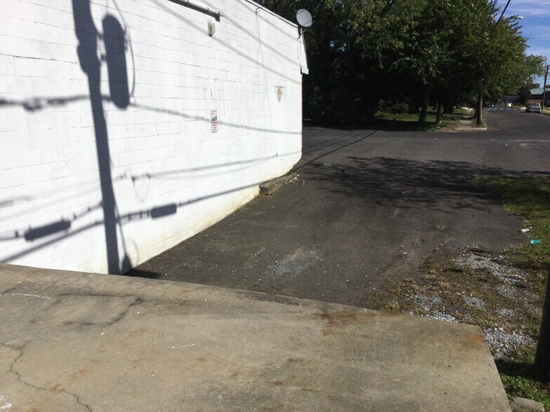 More Photos Of 1010 Rose Ave, Runnemede Flex For Sale